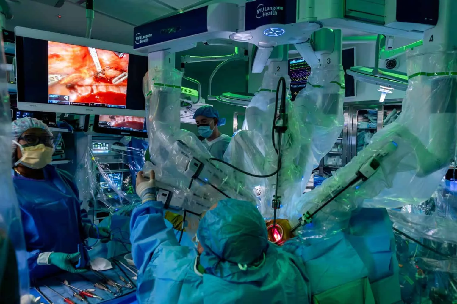 Cirurgia feita por robô